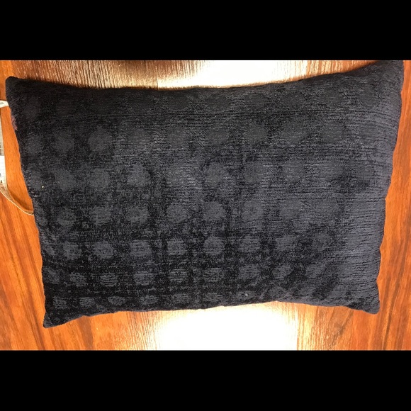 Decorative Pillow 🎈 - Picture 1 of 4